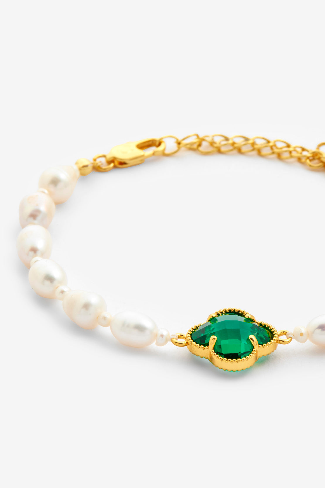 5 mm Süßwasserperlenarmband mit grünem Motiv
